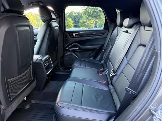 Photo of 2020 Quartzite Grey Metallic Porsche Cayenne