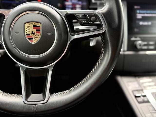 Photo of 2017 Rhodium Silver Metallic Porsche Macan