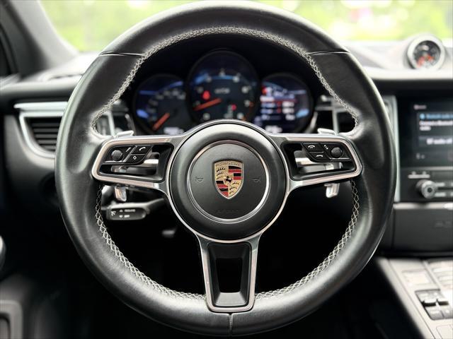 Photo of 2017 Rhodium Silver Metallic Porsche Macan