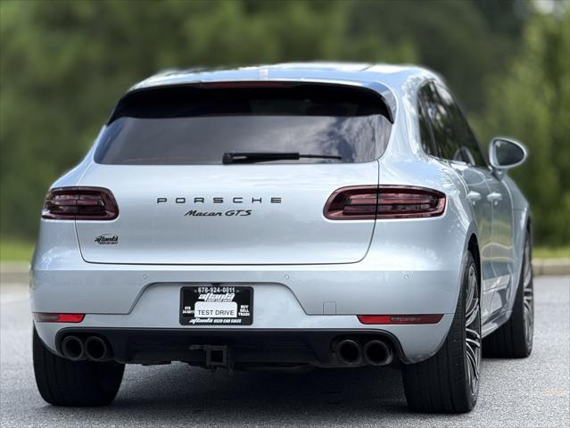 Photo of 2017 Rhodium Silver Metallic Porsche Macan