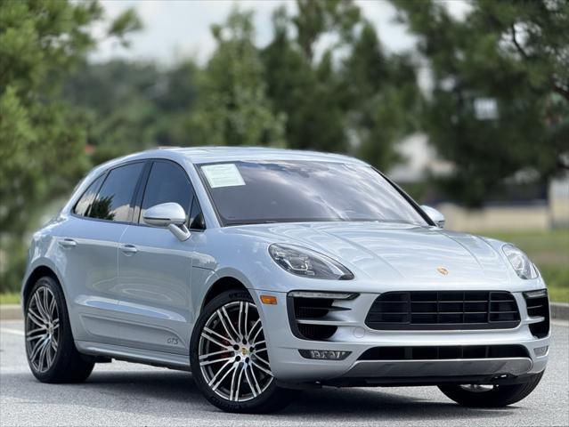 Photo of 2017 Rhodium Silver Metallic Porsche Macan