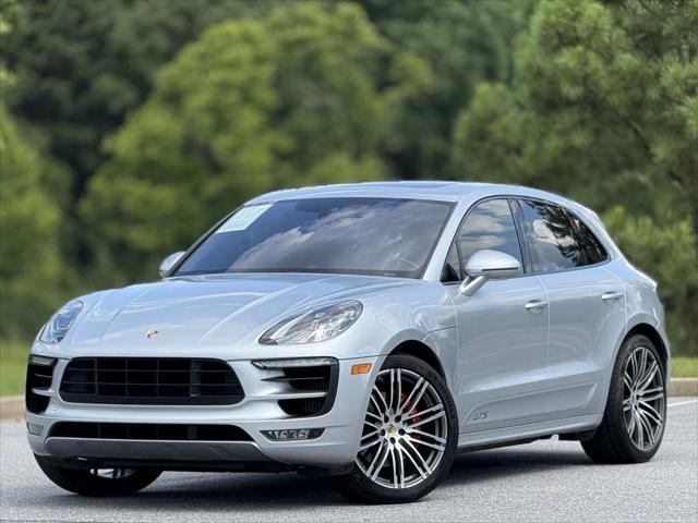 Photo of 2017 Rhodium Silver Metallic Porsche Macan