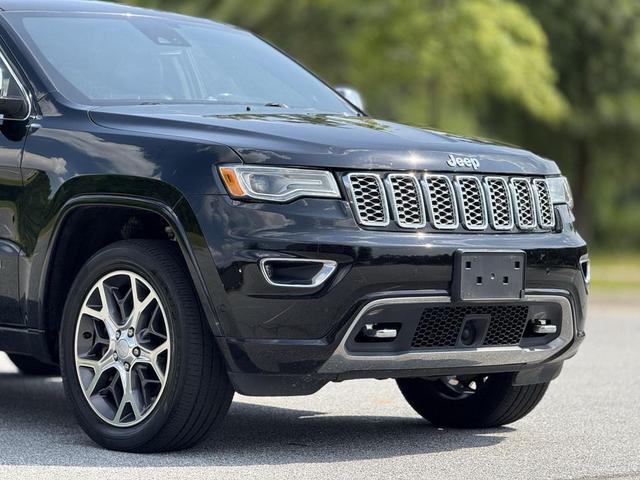 Photo of 2021 Diamond Black Crystal Pearlcoat Jeep Grand Cherokee