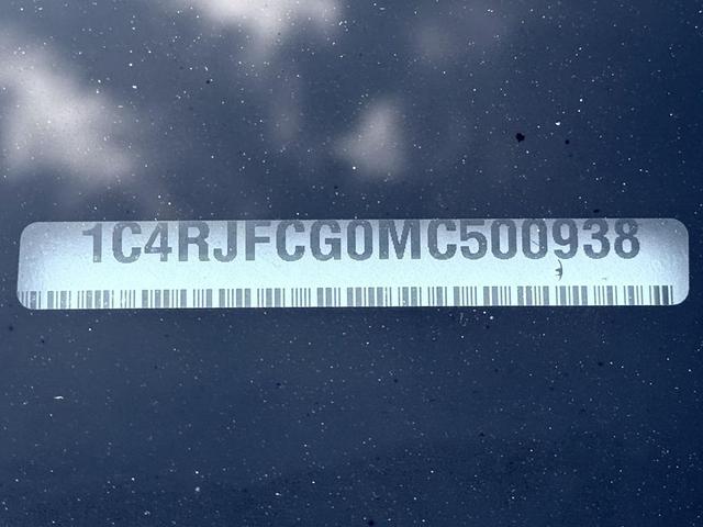 Photo of 2021 Diamond Black Crystal Pearlcoat Jeep Grand Cherokee