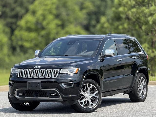 Photo of 2021 Diamond Black Crystal Pearlcoat Jeep Grand Cherokee