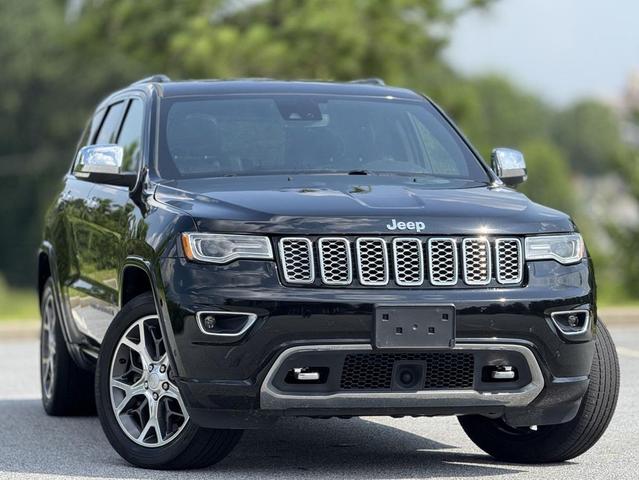 Photo of 2021 Diamond Black Crystal Pearlcoat Jeep Grand Cherokee