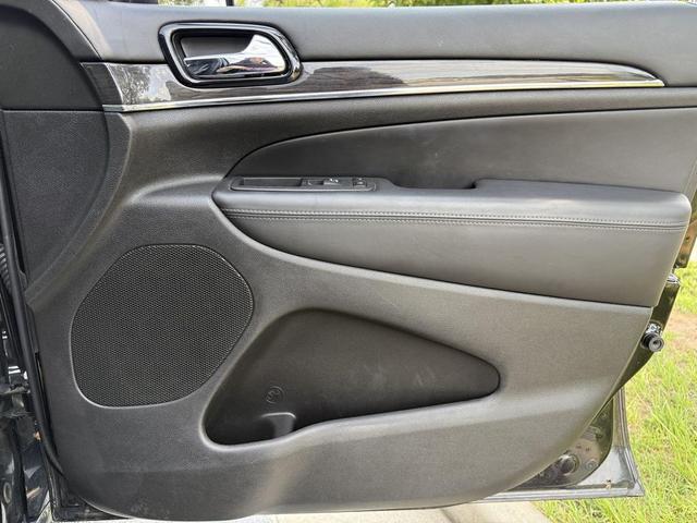 Photo of 2021 Diamond Black Crystal Pearlcoat Jeep Grand Cherokee