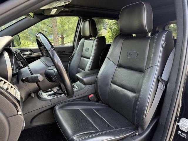 Photo of 2021 Diamond Black Crystal Pearlcoat Jeep Grand Cherokee
