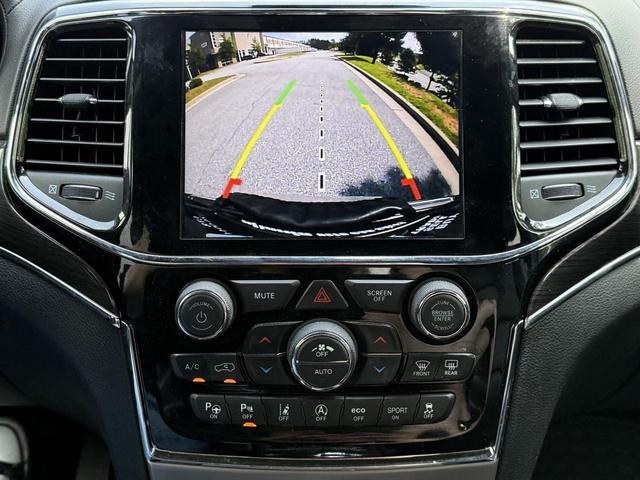 Photo of 2021 Diamond Black Crystal Pearlcoat Jeep Grand Cherokee