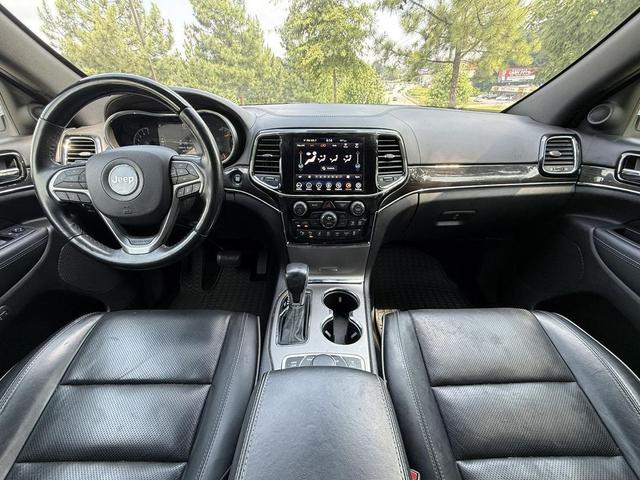 Photo of 2021 Diamond Black Crystal Pearlcoat Jeep Grand Cherokee