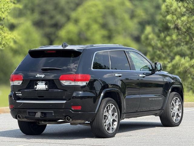 Photo of 2021 Diamond Black Crystal Pearlcoat Jeep Grand Cherokee