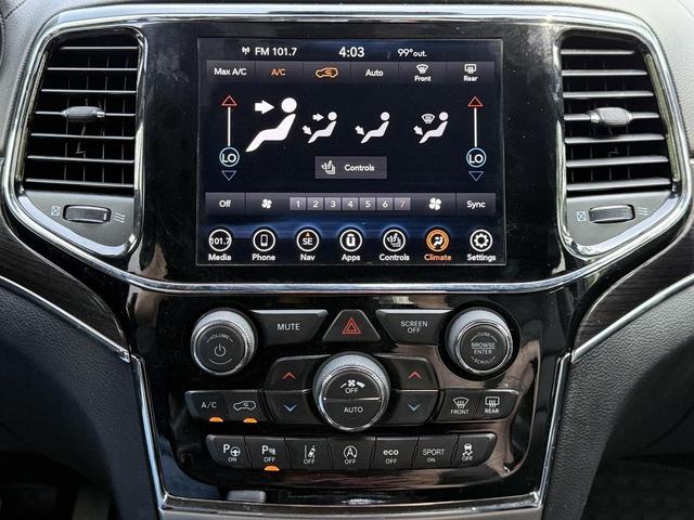Photo of 2021 Diamond Black Crystal Pearlcoat Jeep Grand Cherokee