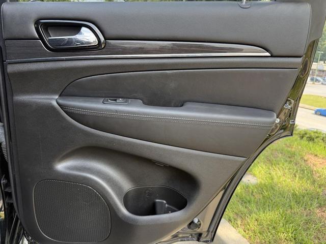 Photo of 2021 Diamond Black Crystal Pearlcoat Jeep Grand Cherokee