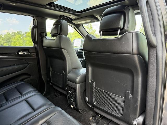 Photo of 2021 Diamond Black Crystal Pearlcoat Jeep Grand Cherokee