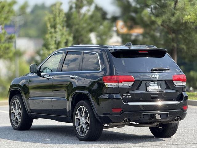 Photo of 2021 Diamond Black Crystal Pearlcoat Jeep Grand Cherokee