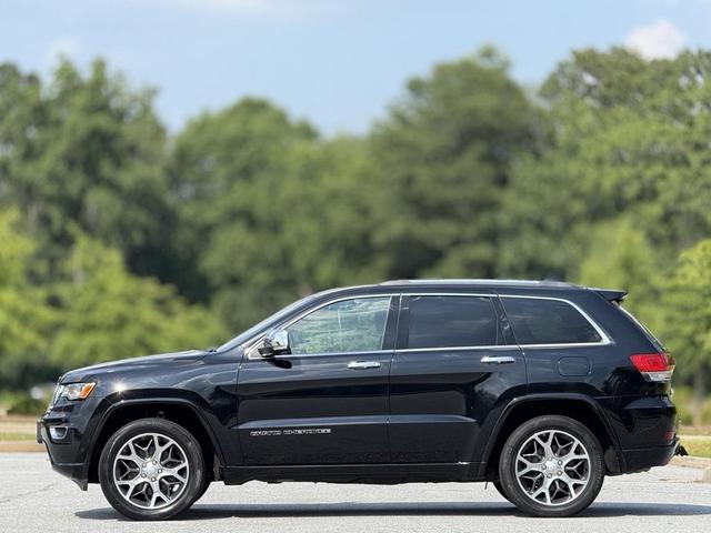 Photo of 2021 Diamond Black Crystal Pearlcoat Jeep Grand Cherokee