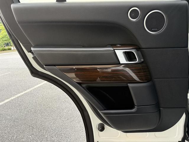 Photo of 2016 White Land Rover Range Rover
