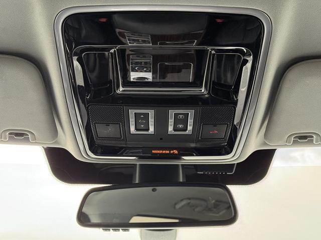 Photo of 2016 White Land Rover Range Rover