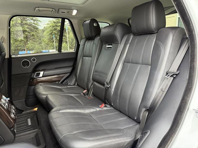 Photo of 2016 White Land Rover Range Rover