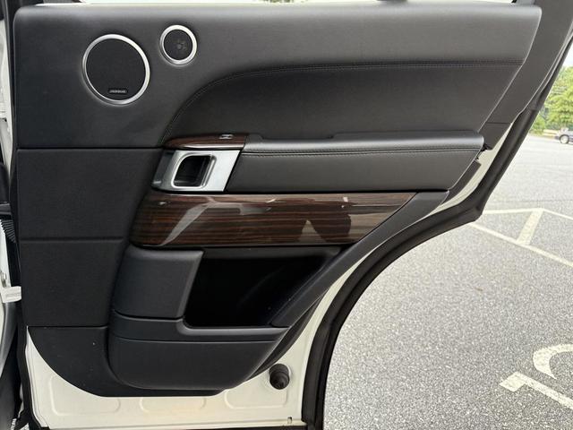 Photo of 2016 White Land Rover Range Rover