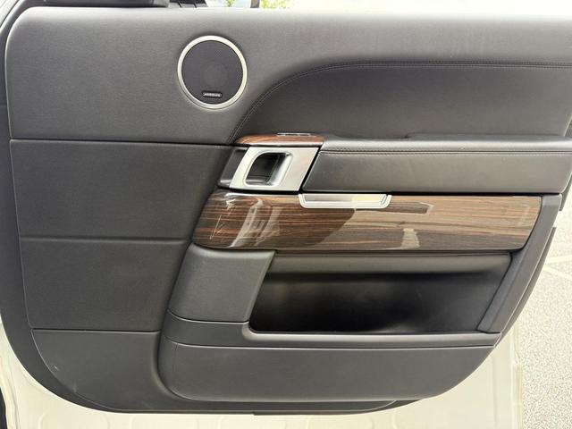 Photo of 2016 White Land Rover Range Rover