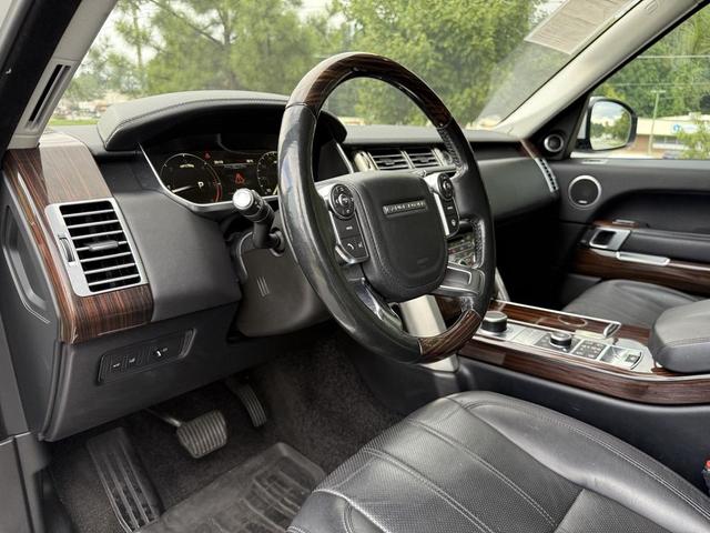 Photo of 2016 White Land Rover Range Rover