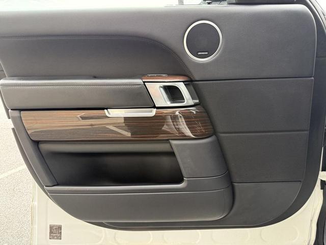 Photo of 2016 White Land Rover Range Rover