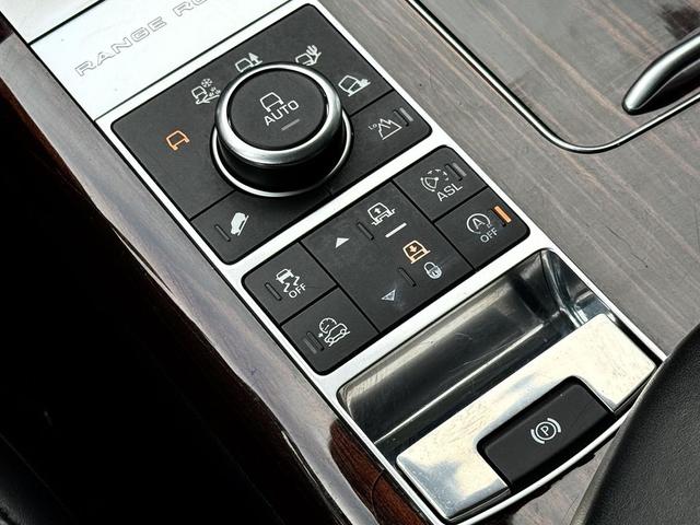 Photo of 2016 White Land Rover Range Rover