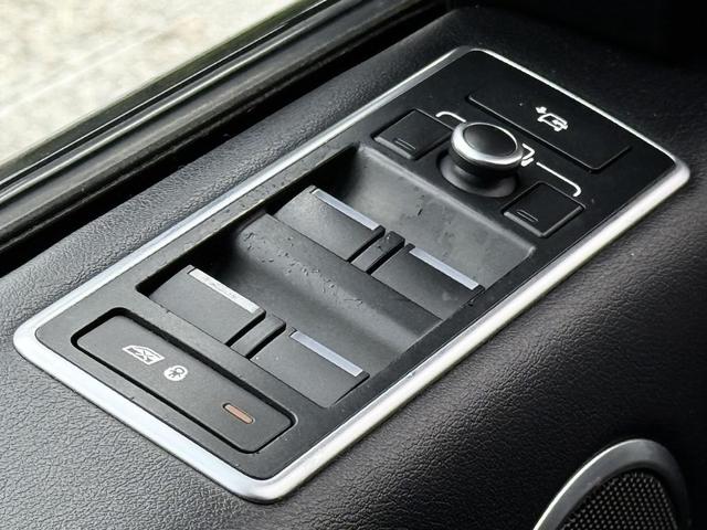 Photo of 2016 White Land Rover Range Rover