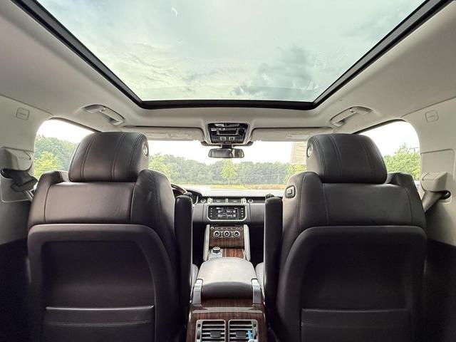 Photo of 2016 White Land Rover Range Rover