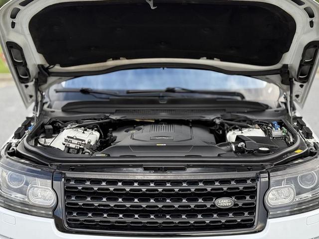 Photo of 2016 White Land Rover Range Rover