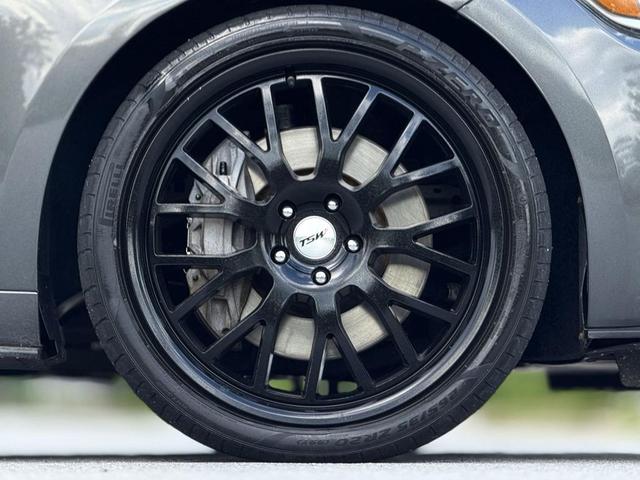 Photo of 2016 Magnetic Ford Mustang