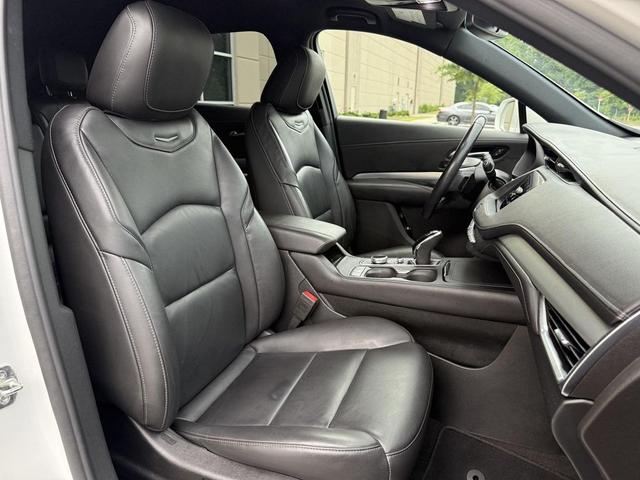 Photo of 2020 Crystal White Tricoat Cadillac XT4
