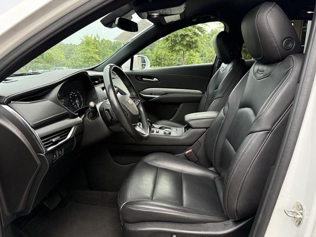 Photo of 2020 Crystal White Tricoat Cadillac XT4