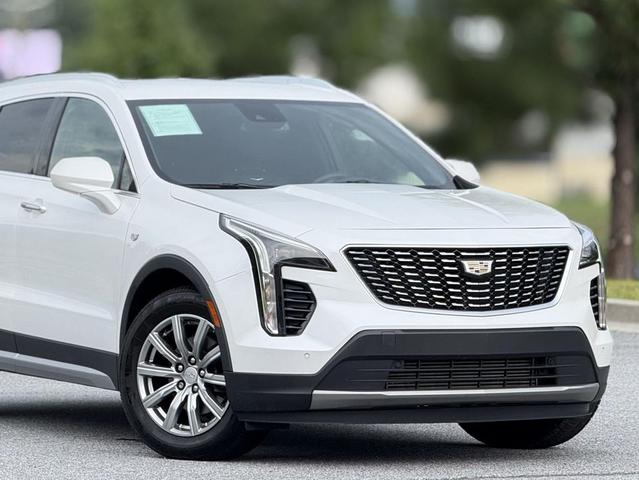 Photo of 2020 Crystal White Tricoat Cadillac XT4