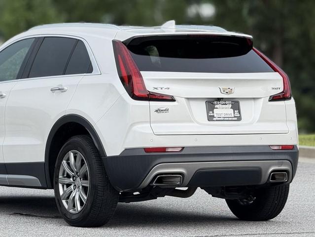Photo of 2020 Crystal White Tricoat Cadillac XT4