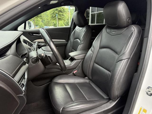 Photo of 2020 Crystal White Tricoat Cadillac XT4