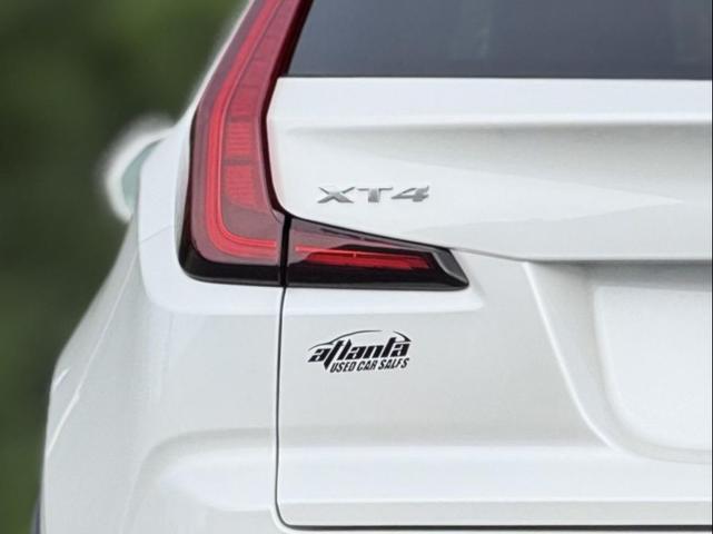 Photo of 2020 Crystal White Tricoat Cadillac XT4