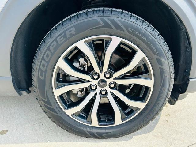 Photo of 2022 Carbonized Gray Metallic Ford Explorer
