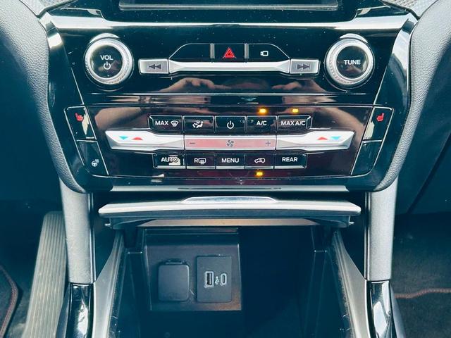 Photo of 2022 Carbonized Gray Metallic Ford Explorer