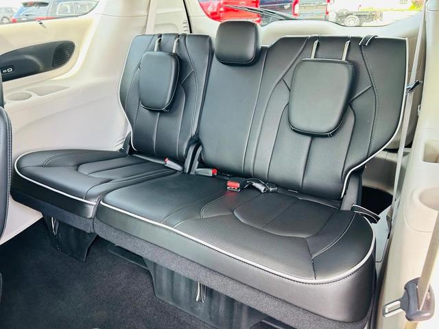 Photo of 2023 Granite Crystal Clearcoat Metallic Chrysler Pacifica