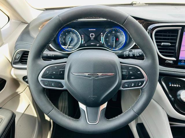 Photo of 2023 Granite Crystal Clearcoat Metallic Chrysler Pacifica