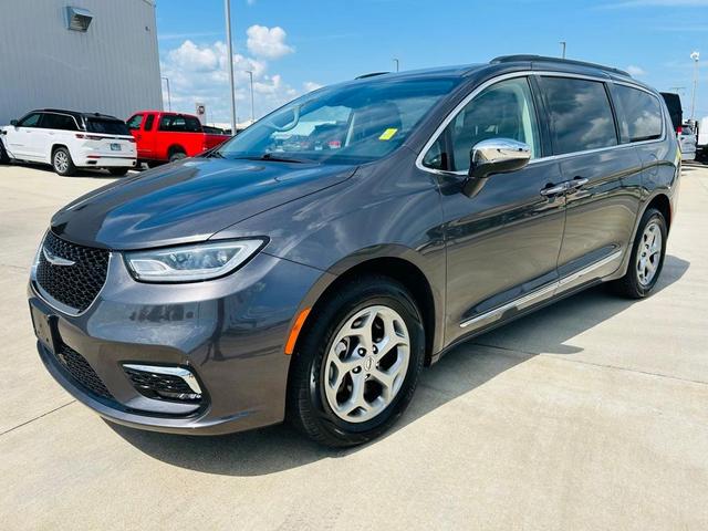 Photo of 2023 Granite Crystal Clearcoat Metallic Chrysler Pacifica