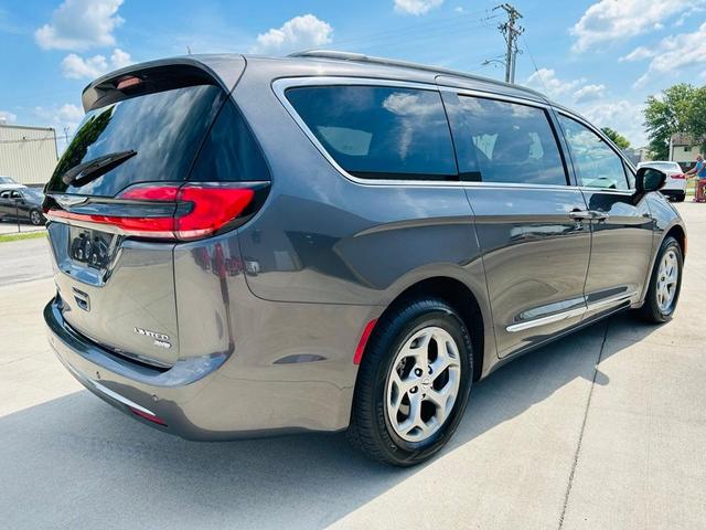 Photo of 2023 Granite Crystal Clearcoat Metallic Chrysler Pacifica