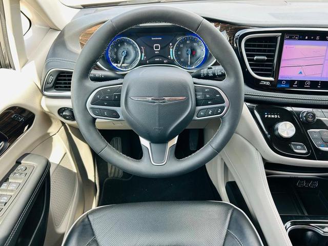 Photo of 2023 Granite Crystal Clearcoat Metallic Chrysler Pacifica