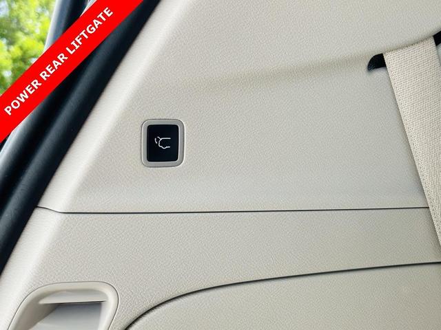 Photo of 2023 Granite Crystal Clearcoat Metallic Chrysler Pacifica