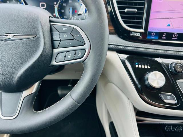 Photo of 2023 Granite Crystal Clearcoat Metallic Chrysler Pacifica