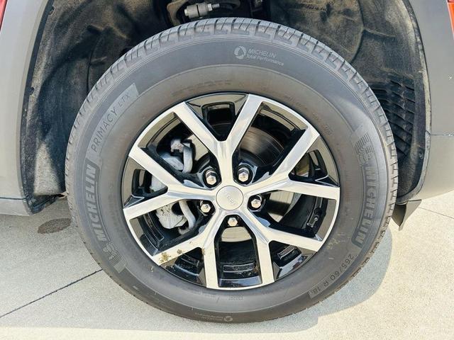 Photo of 2024 Velvet Red Pearlcoat Jeep Grand Cherokee