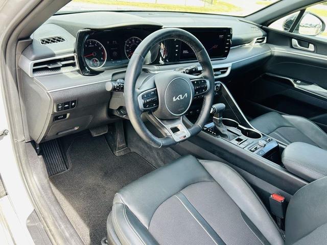 Photo of 2022 Wolf Gray Kia K5