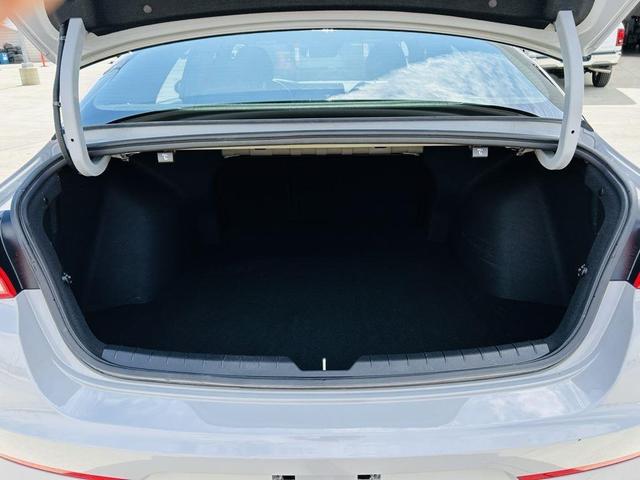 Photo of 2022 Wolf Gray Kia K5